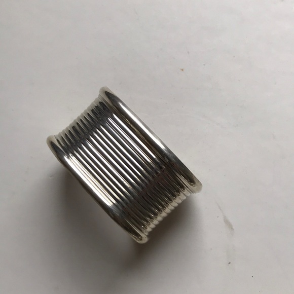 Vintage Silverplate napkin rings. Set of 4 - Picture 2 of 7